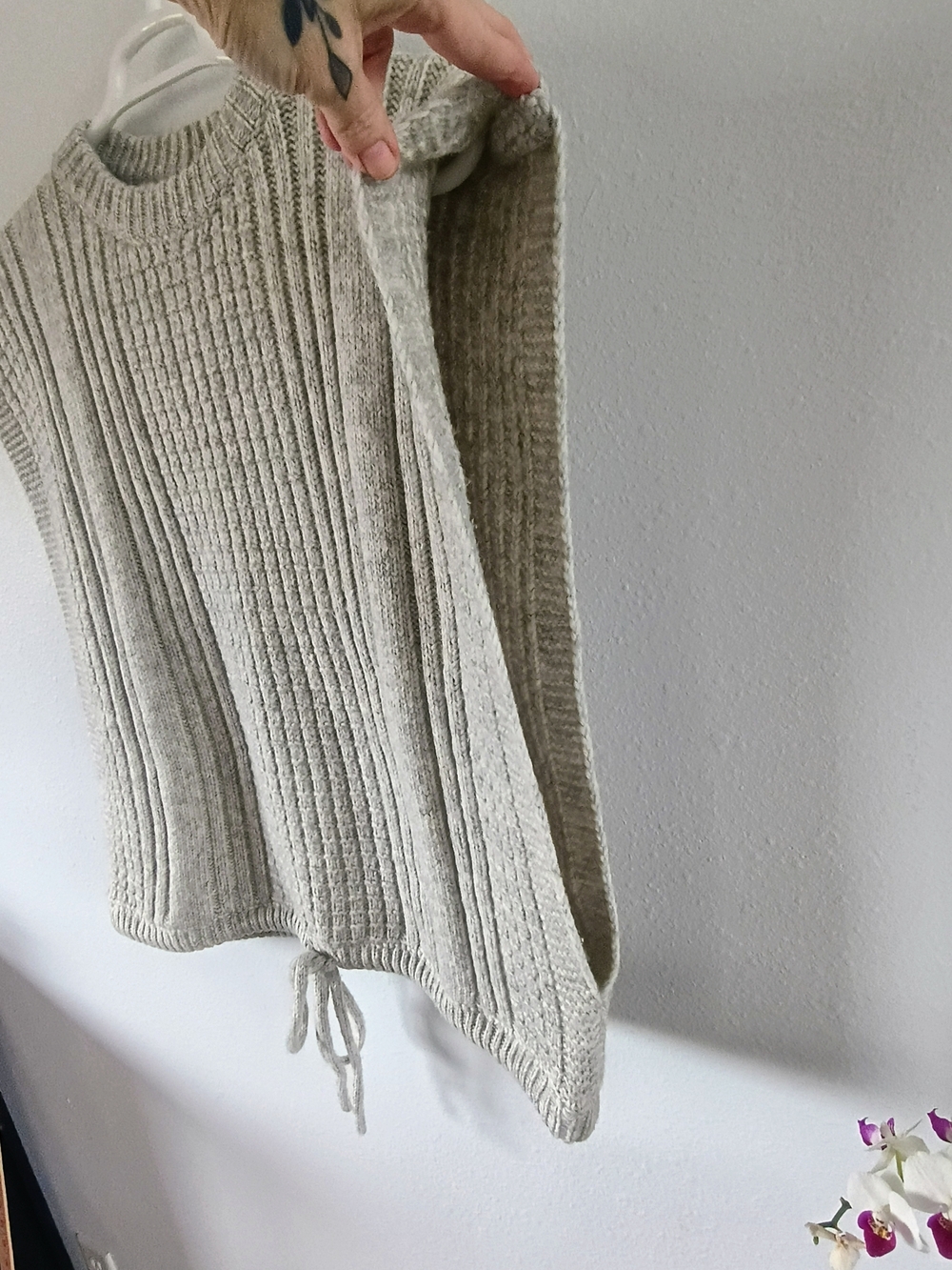 Universal Thread Oatmeal Knit Sweater Vest OSFM Cinch Hem Cozy Chic Layer - Picture 2 of 5